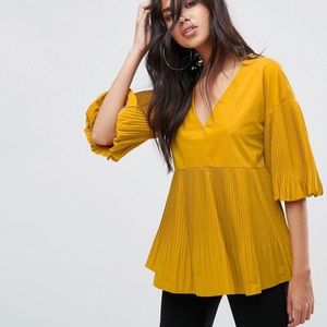 River Island Bell Sleeve Blouse w. Pleats